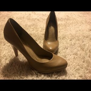 Nine West tan pumps